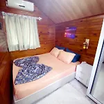 Hotel Cuba Side
